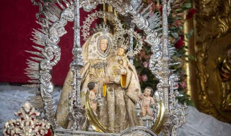 Comienza la cuenta atrás para la bajada de la Virgen del Pino a la Catedral en Las Palmas de Gran Canaria