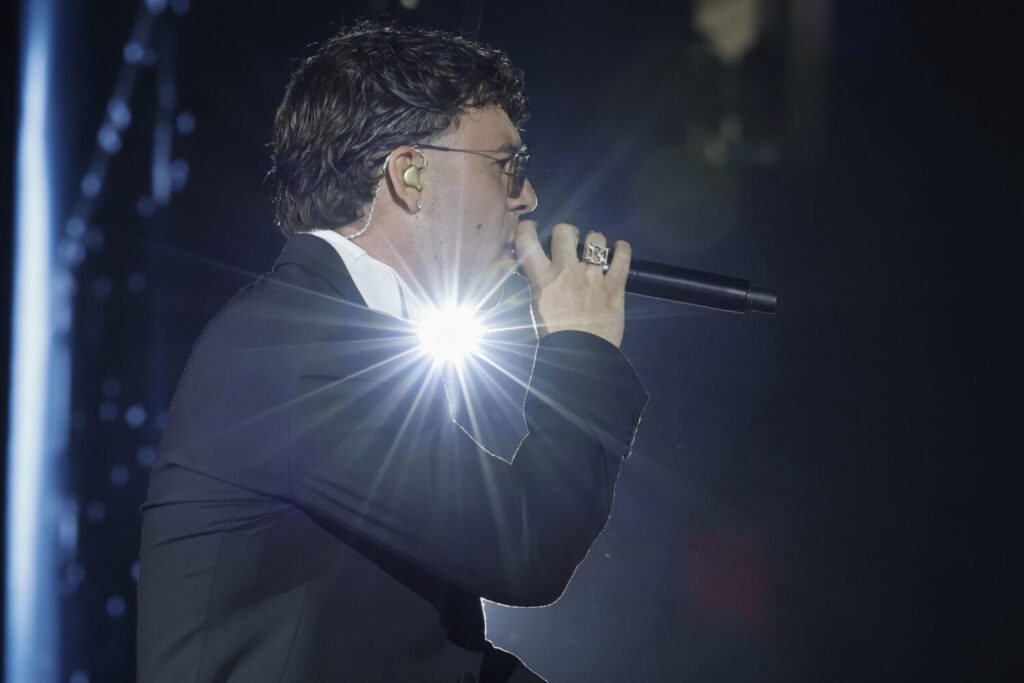 El cantante Quevedo está de gira por Latinoamérica y este domingo le tocó dar su penúltimo concierto en Uruguay