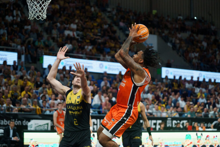 99-102 | El Valencia Basket vence al CB Canarias y aprieta en la lucha por la segunda plaza