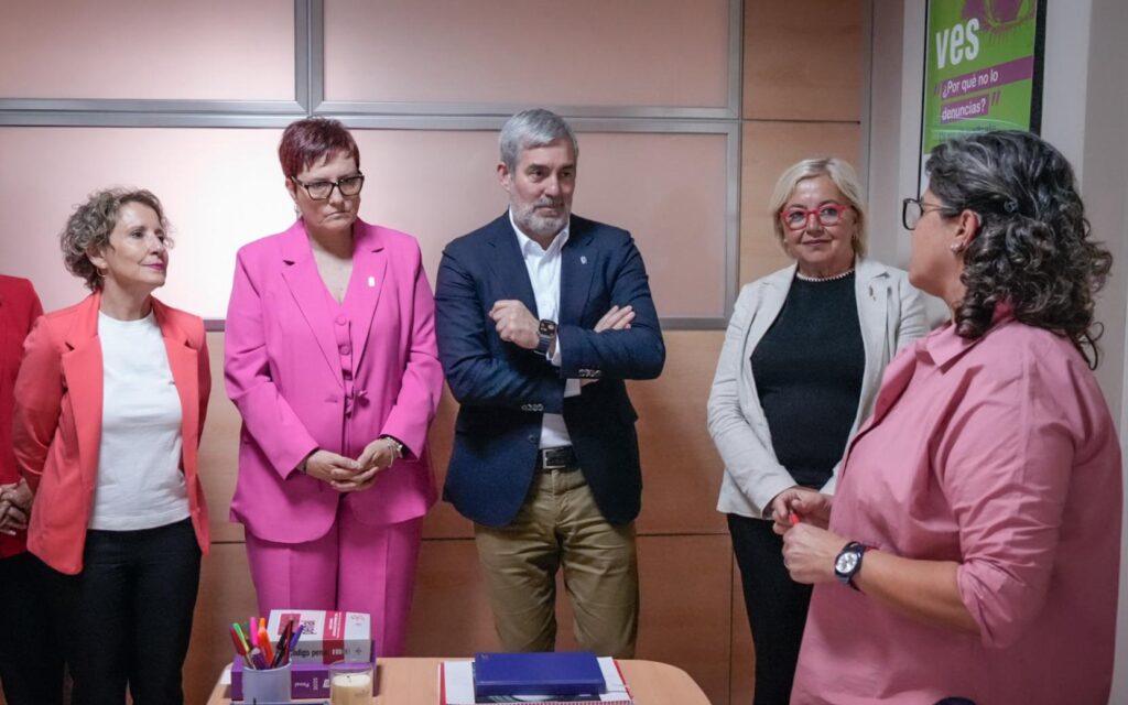 Se inaugura el primer centro 24 horas para atender a víctimas de violencia sexual en Canarias. Inauguración del centro de crisis 24 para víctimas de violencia sexual de Santa Cruz de Tenerife/ Imagen cedida por el Gobierno de Canarias.