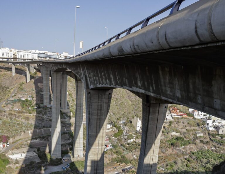 Cierre del Viaducto del Guiniguada: 30 camiones con 990 toneladas probarán su resistencia