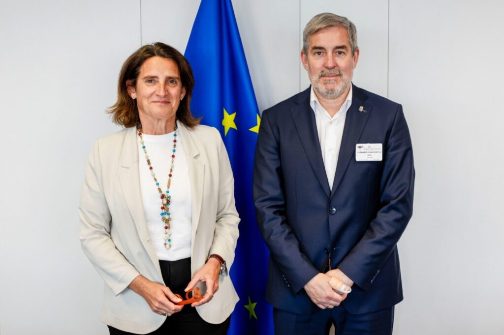 Clavijo defiende en Bruselas «endurecer» los requisitos para la compra de vivienda a extranjeros