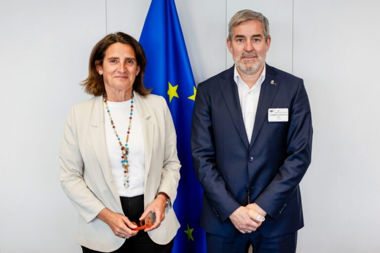 Clavijo defiende en Bruselas «endurecer» los requisitos para la compra de vivienda a extranjeros