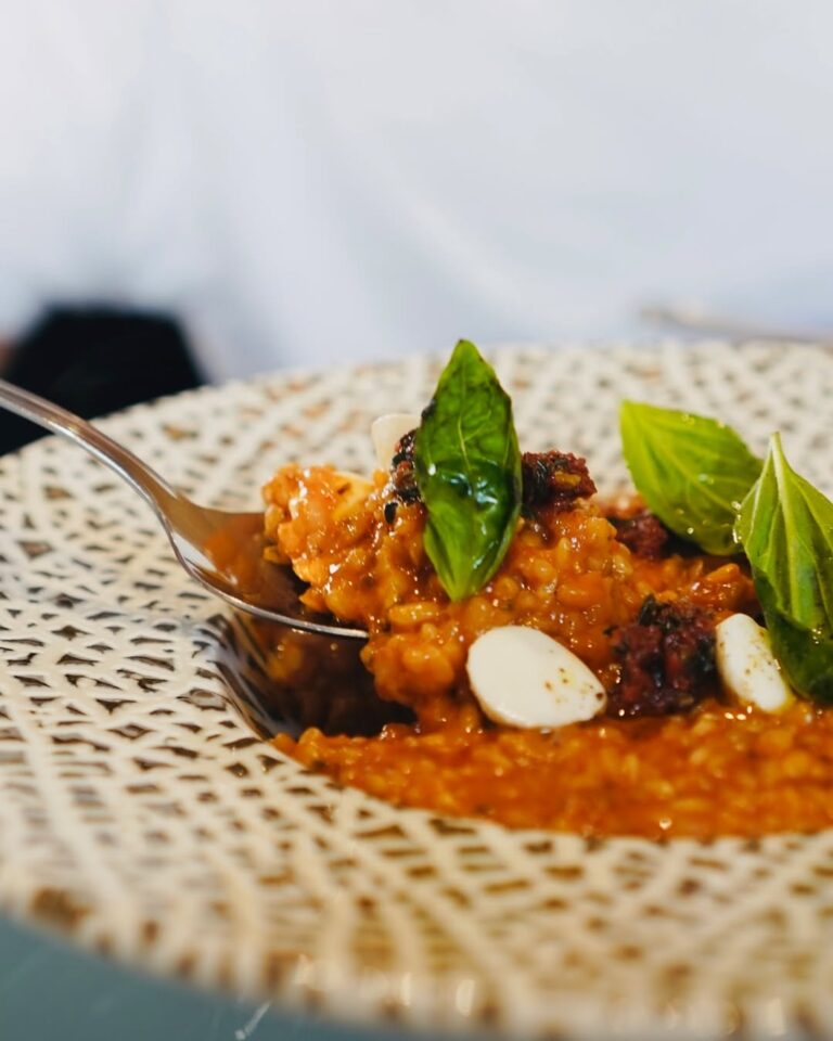 ‘Como en casa’, cocina internacional con productos locales