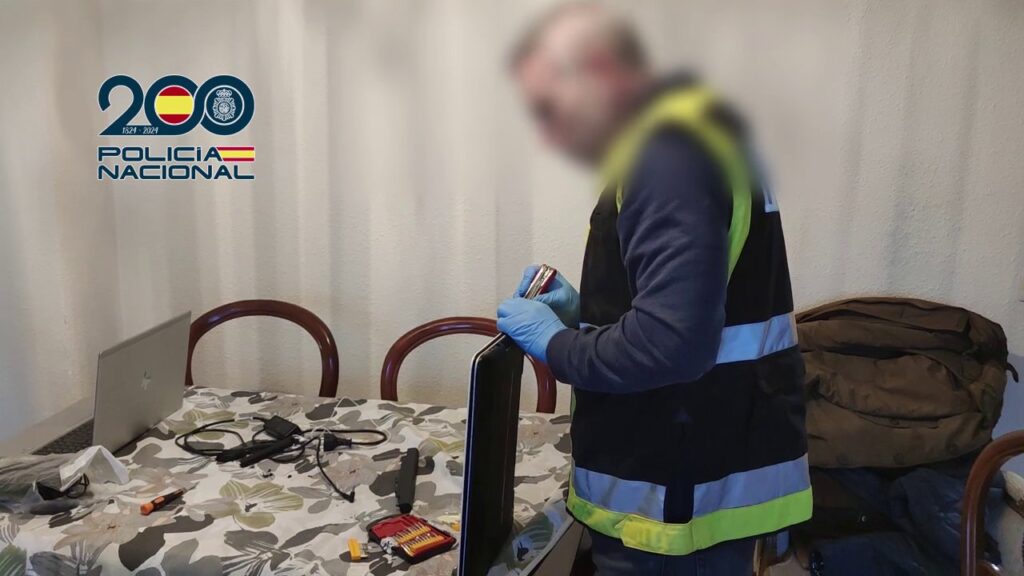 Detienen a 35 personas, una de ellas en Las Palmas, por almacenar e intercambiar agresiones sexuales a menores