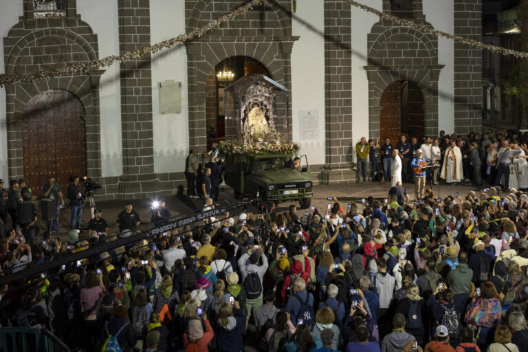 La Virgen del Pino regresa a Las Palmas de GC para la misa de Pentecostés