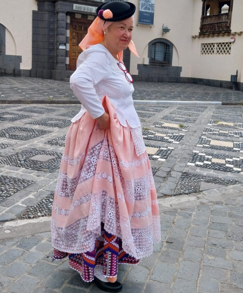 Los artesanos y su arraigo a la Bajada de la Virgen del Pino
