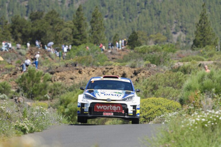 Enrique Cruz y Yeray Mujica se ponen al frente del 34º Rallye Internacional bp Villa de Adeje Tenerife