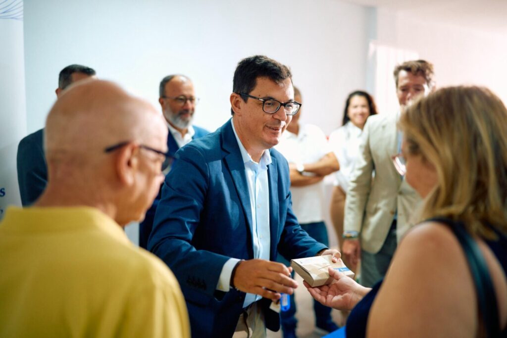 Canarias entrega las llaves de 8 viviendas protegidas de alquiler asequible en Santa Lucía de Tirajana
