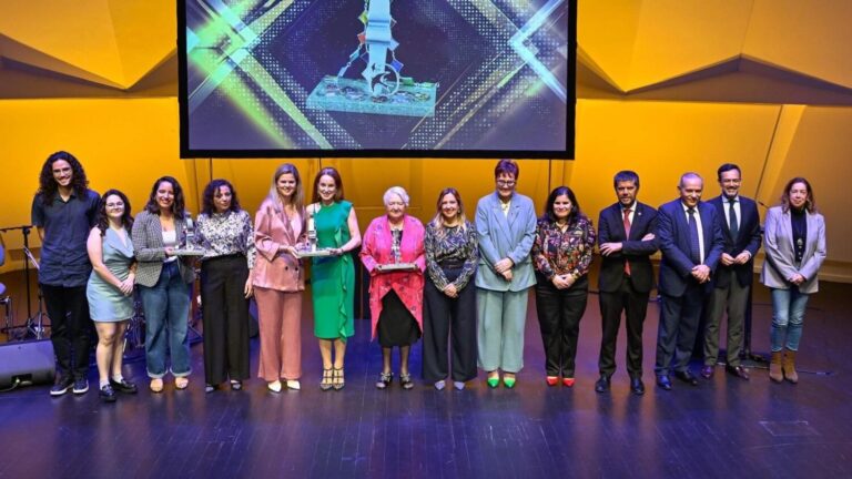 ‘Estamos con Ellas’ premia en Tenerife la lucha por la igualdad