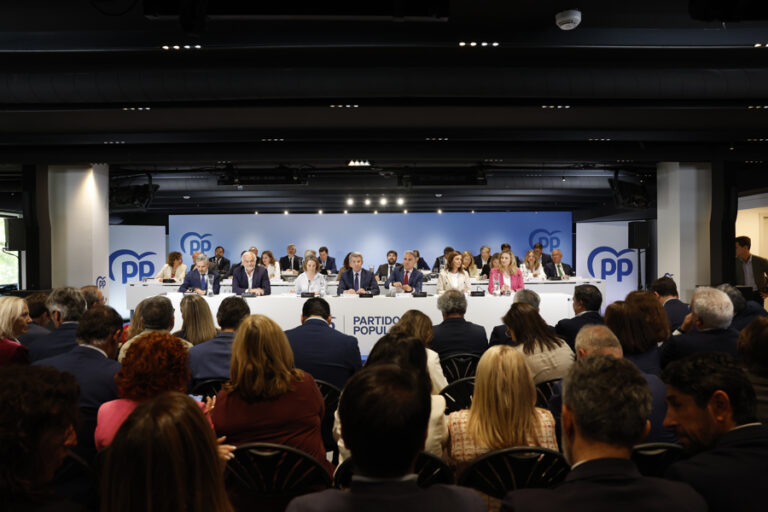 La dirección del PP respalda la decisión de Feijóo de adelantar el congreso a julio