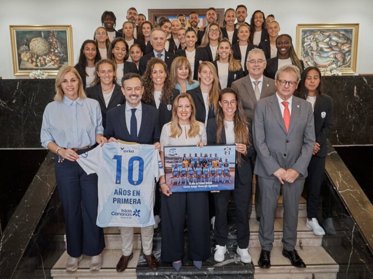 Homenaje al Costa Adeje Tenerife por sus diez años en Primera División