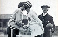 Desaconsejado, prohibido y marginado: las etapas del fútbol femenino hasta el éxito