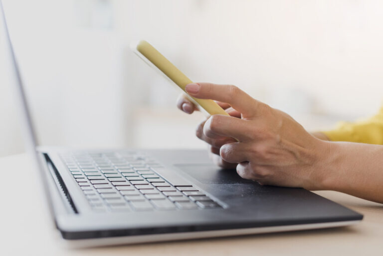 Consumo quiere prohibir las reseñas digitales falsas