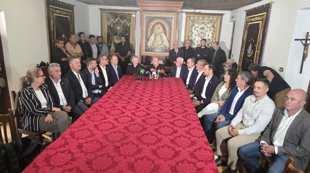 Rueda de prensa del obispo Eloy Santiago. Imagen Nivariense Digital