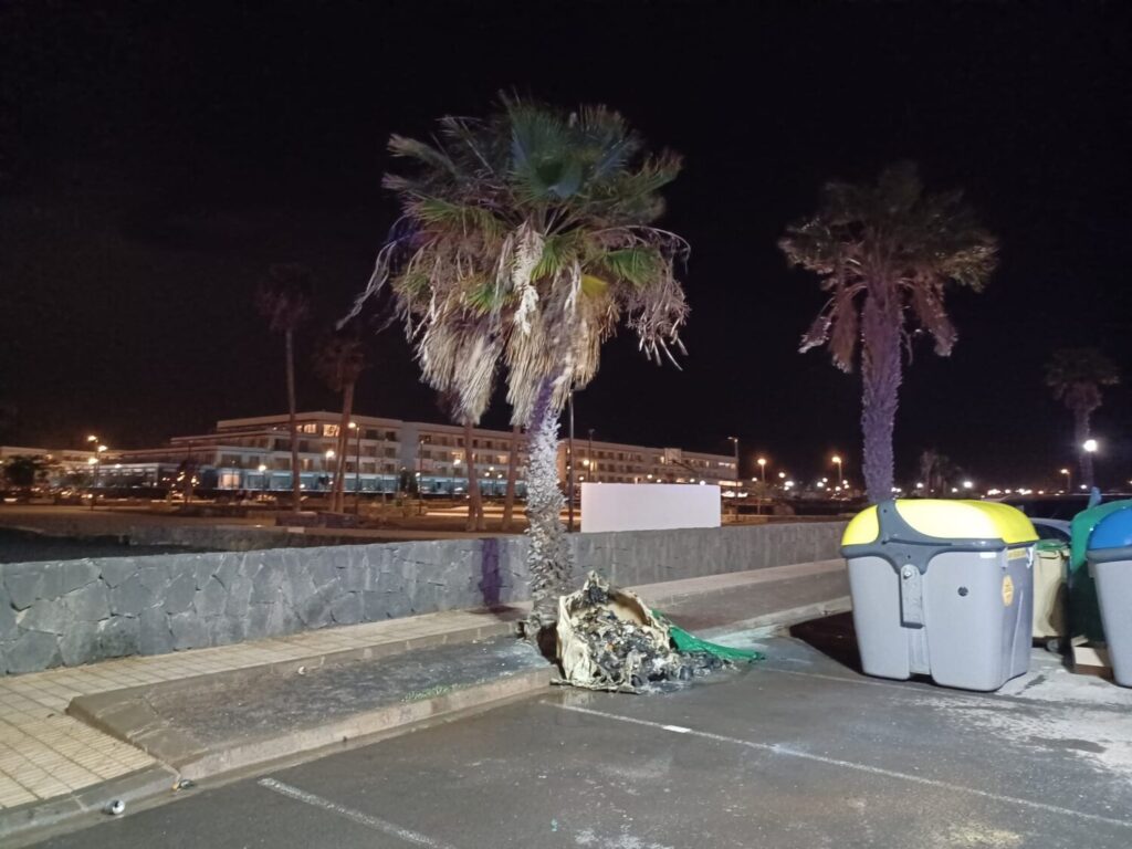 Quema de contenedores en Lanzarote durante la madrugada / Consorcio de Seguridad y Emergencias Lanzarote