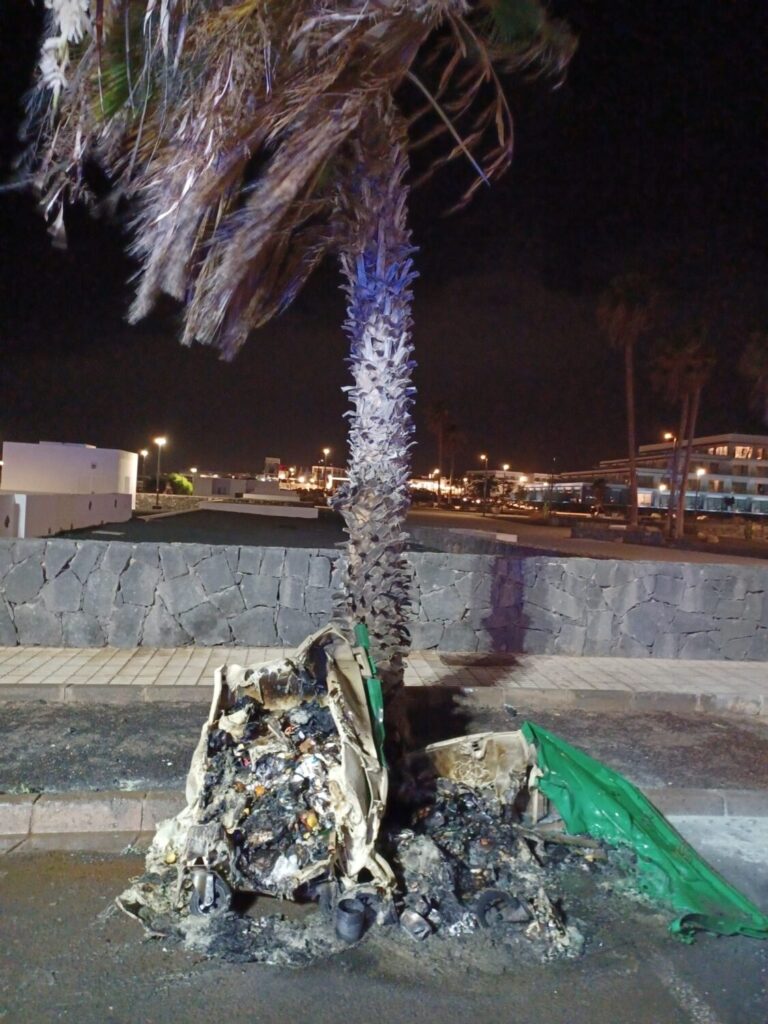 Quema de contenedores en Lanzarote durante la madrugada / Consorcio de Seguridad y Emergencias Lanzarote