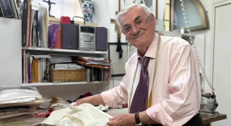 El hombre que vestirá al papa