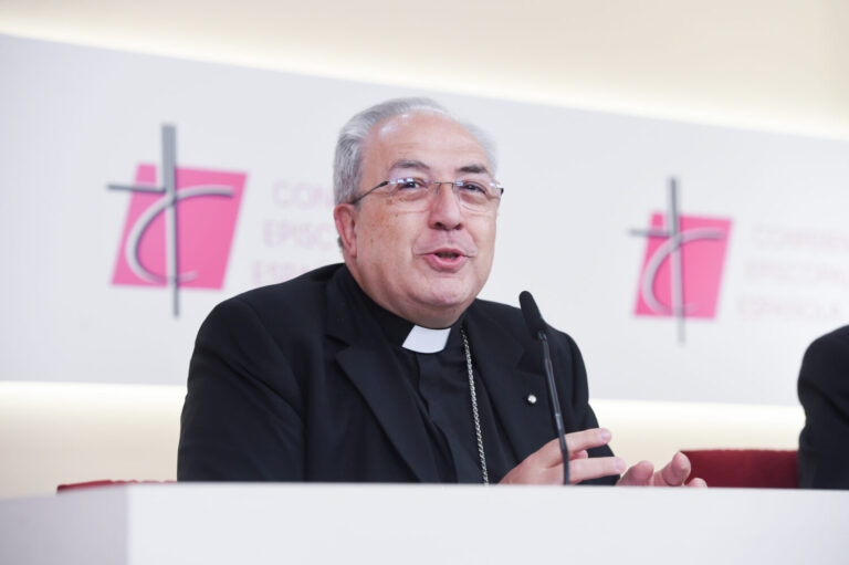 Los obispos españoles ven «factible» una visita del papa a España