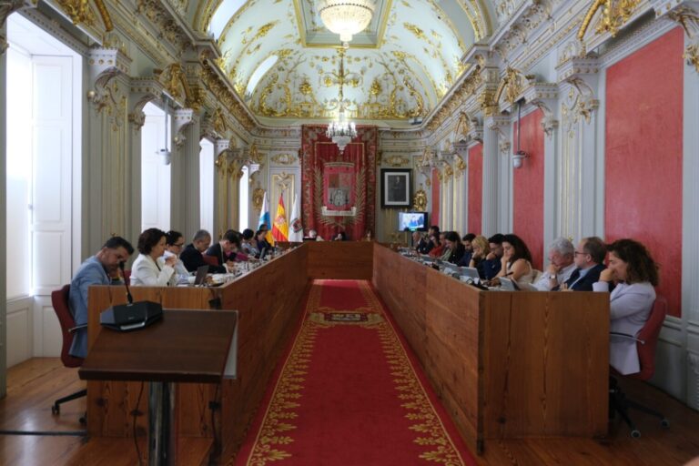 La capital grancanaria reconoce la trayectoria de 14 personas e instituciones otorgándoles honores y distinciones