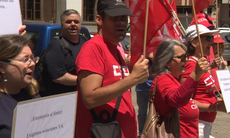 Los trabajadores de Extranjería denuncian el colapso de las oficinas