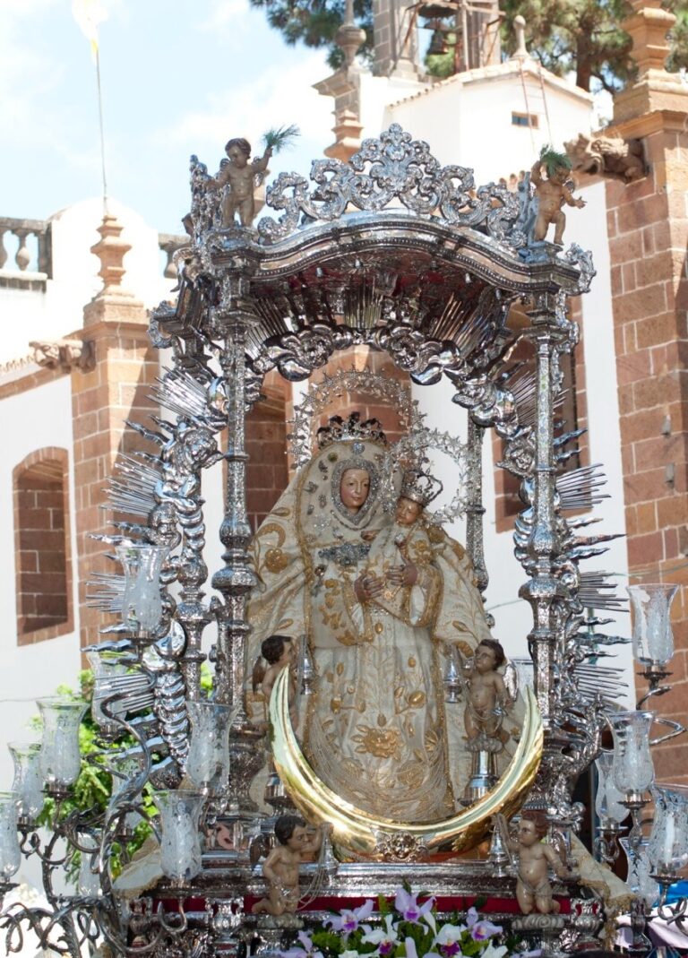 Los artesanos y su arraigo a la Bajada de la Virgen del Pino