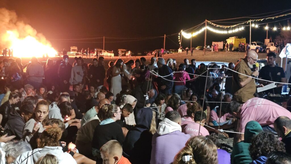 Unas 2.000 personas participan en los rituales de la noche mágica de San Juan en Pozo Negro