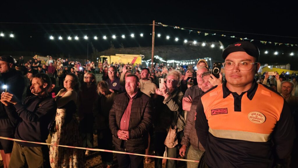 Unas 2.000 personas participan en los rituales de la noche mágica de San Juan en Pozo Negr
