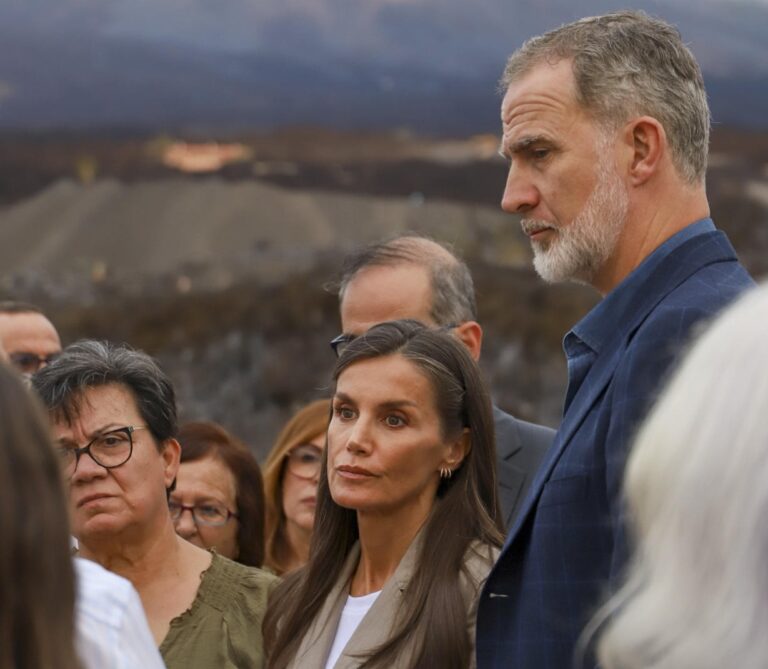 Tercera visita de los Reyes a las zonas afectadas por el volcán en La Palma