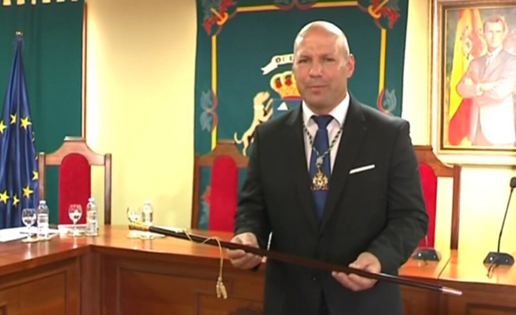 Después de la renuncia de Antonio Hernández (PP), en el pleno de este martes se decide la nueva alcaldía, que estaría en principio entre Coalición Canaria y Partido Popular