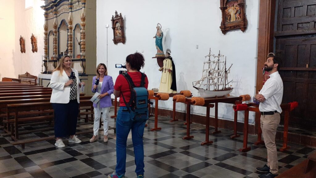 Programa Buenos Días Canarias entrevistando al párroco José Manuel Urbina en la emita de La Dehesa, donde ha dicho que la Bajada de la Virgen de los Reyes 2025 será la más numerosa de la histori