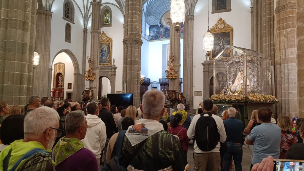Regreso a Teror de la Virgen del PIno, despedida de la Catedral de Santa Ana