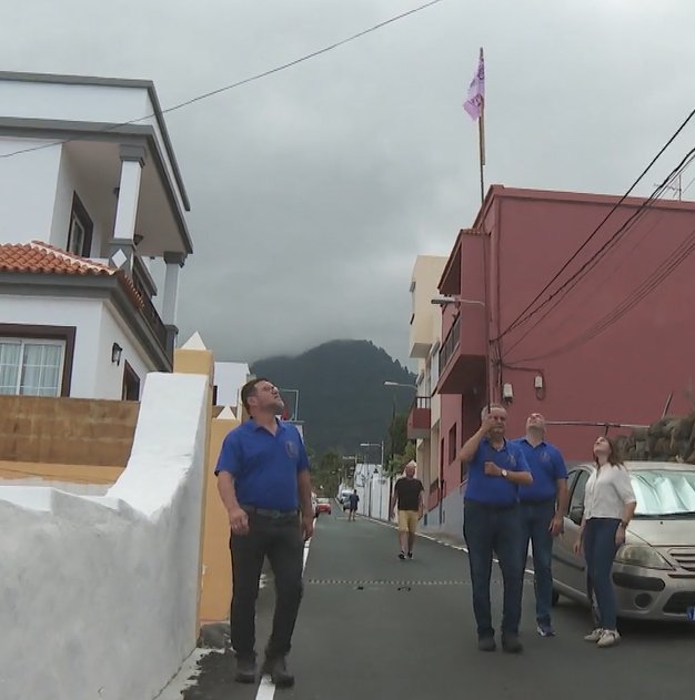Los Custodios controlan que en cada tramo de la Bajada de la Virgen de Las Nieves no haya un obstáculo a cinco metros de altura