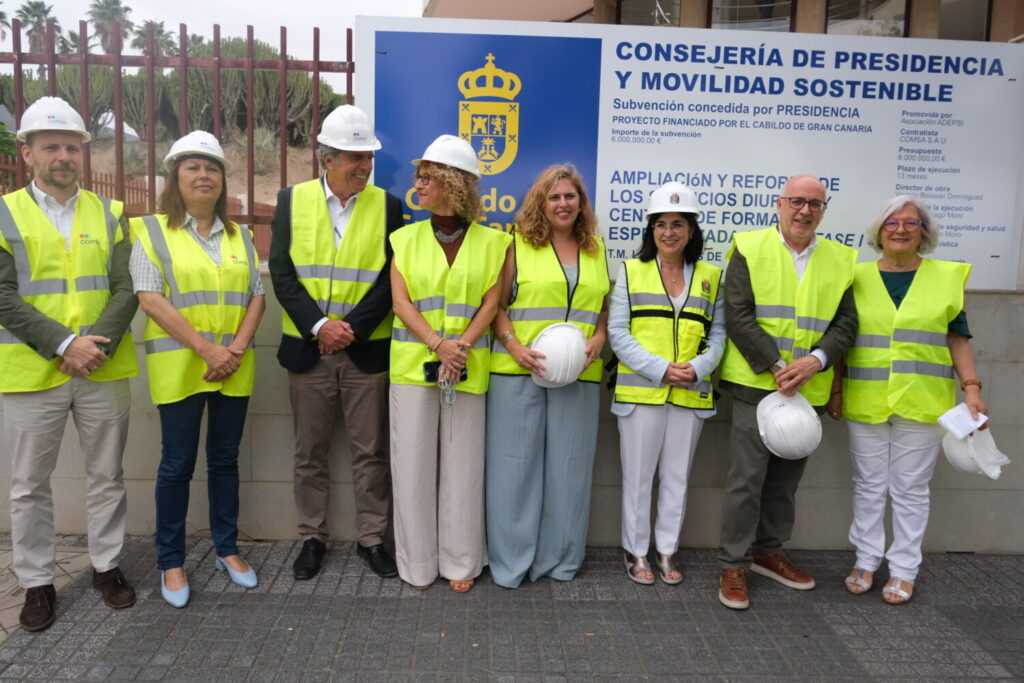 El Cabildo de Gran Canaria impulsa la ampliación de ADEPSI. Carolina Darias y Antonio Morales, junto a representantes institucionales y responsables del proyecto en la sede de ADEPSI. Ayuntamiento de Las Palmas de Gran Canaria.