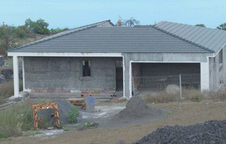 Un nuevo barrio comienza a levantarse en El Paso tras la erupción del volcán