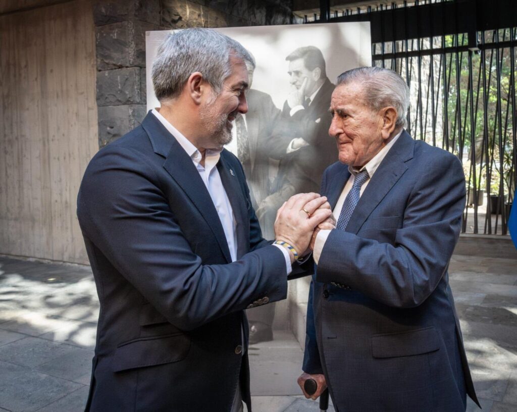 Fernando Clavijo con Manuel Hermoso. Fotografía colgada en la cuenta de X de Clavijo