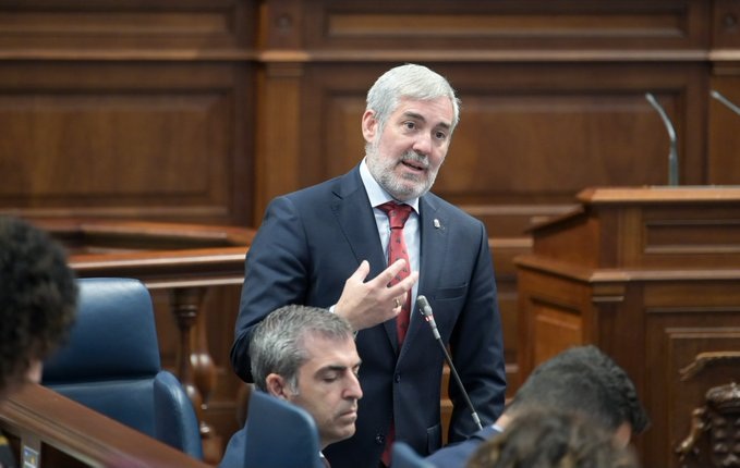 La energía y la economía centran la sesión de control al Gobierno. Imagen: El presidente de Canarias, Fernando Clavijo, durante el pleno del Parlamento de Canarias . Presidencia del Gobierno