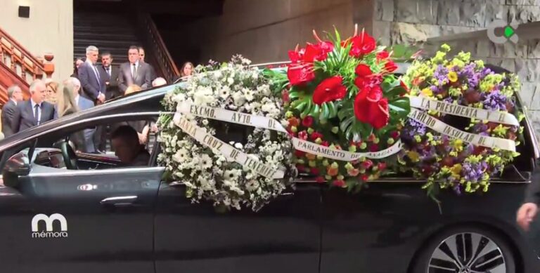 Canarias da su último adiós a Manuel Hermoso