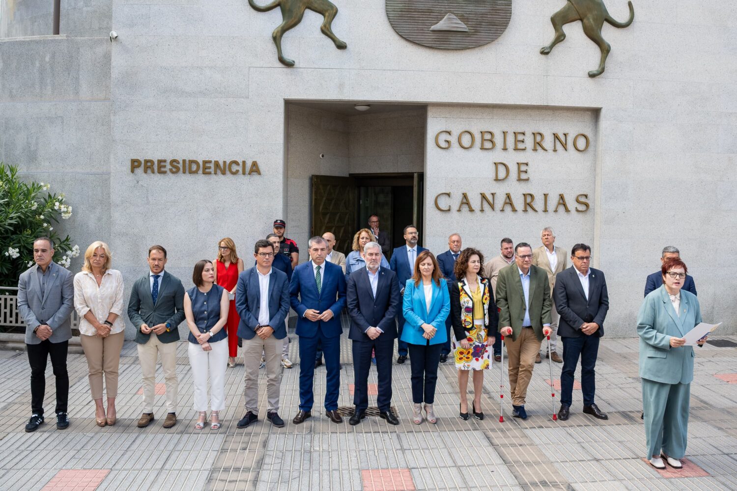 El Gobierno de Canarias guarda un minuto de silencio por la mujer asesinada por su hijo en Tenerife