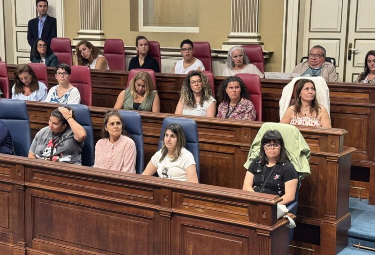 Los testimonios de las mujeres con discapacidad suenan con fuerza en el pleno del Parlamento de Canarias