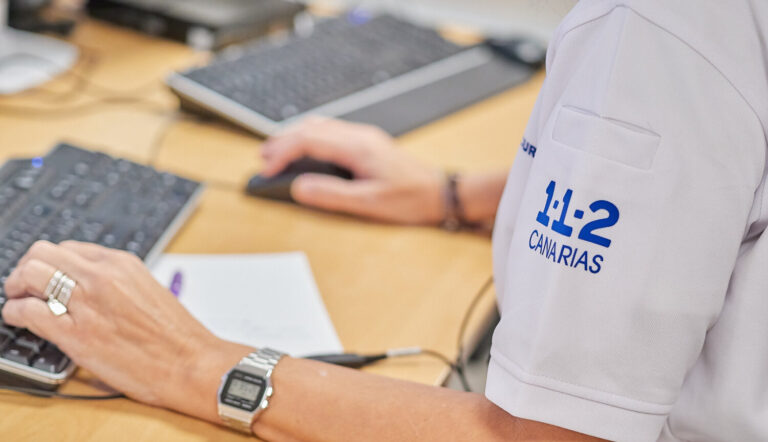 Heridas cuatro personas, dos de ellas críticas, tras la colisión de dos turismos en Tías