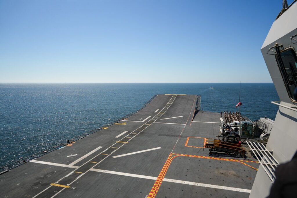 El buque Juan Carlos I ya está en Tenerife para el desfile las Fuerzas Armadas