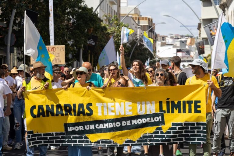 Luz verde a la marcha silenciosa en el Teide contra el actual modelo turístico