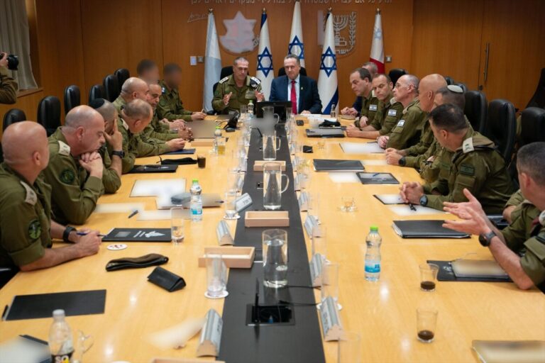 Israel mata a varios cargos militares de Irán y anuncia nuevos ataques