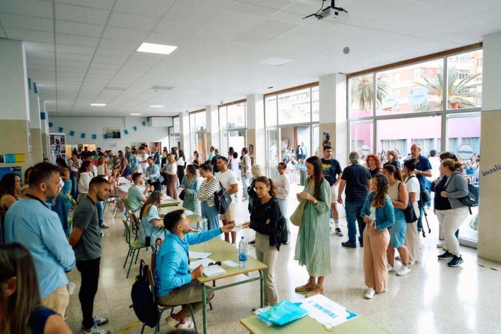 Más de diez mil personas opositan este sábado para Primaria y Secundaria en Canarias. Oposiciones en el IES Pérez Galdós/ Consejería de Educación.