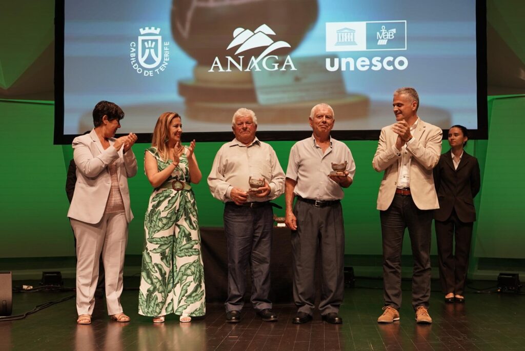 Tenerife distingue a varias personas y colectivos por su defensa de Anaga. Entrega de reconocimientos por el 10º aniversario de Anaga como Reserva de la Biosfera/ Cabildo de Tenerife.