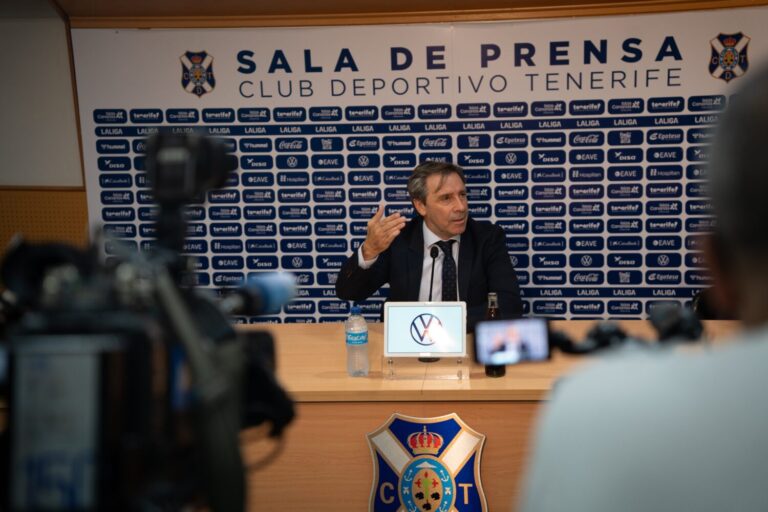 Miñambres ejerce ya como presidente del CD Tenerife en su primer Consejo de Administración