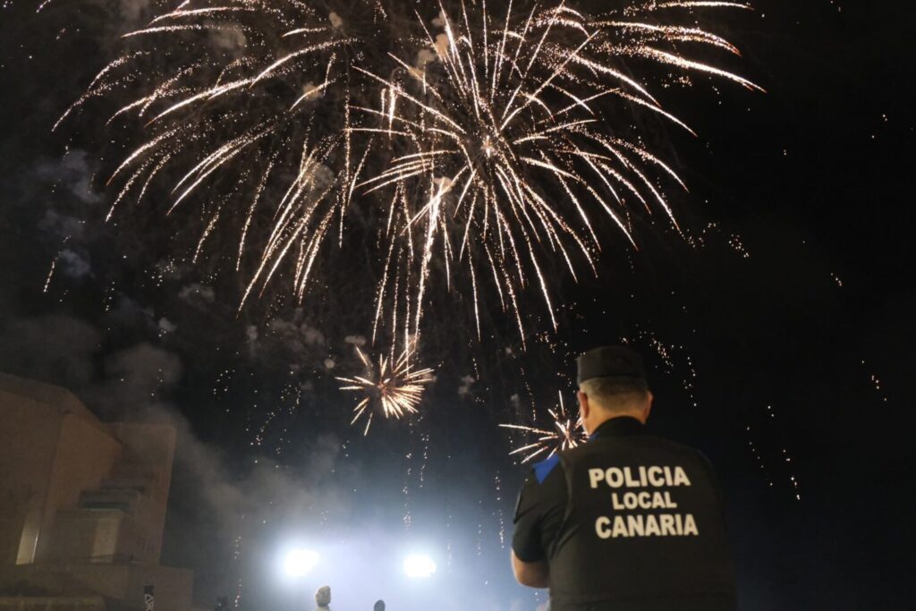 Fuegos artificiales en la Noche de San Juan de Las Palmas de Gran Canaria