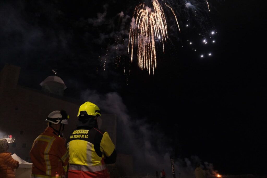Fuegos artificiales en la Noche de San Juan de Las Palmas de Gran Canaria