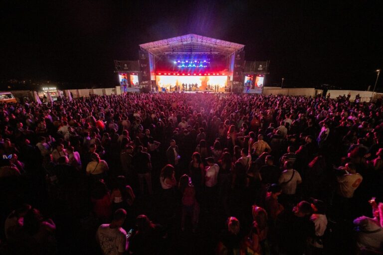 Mogollón multitudinario en el Gáldar Pride 2025